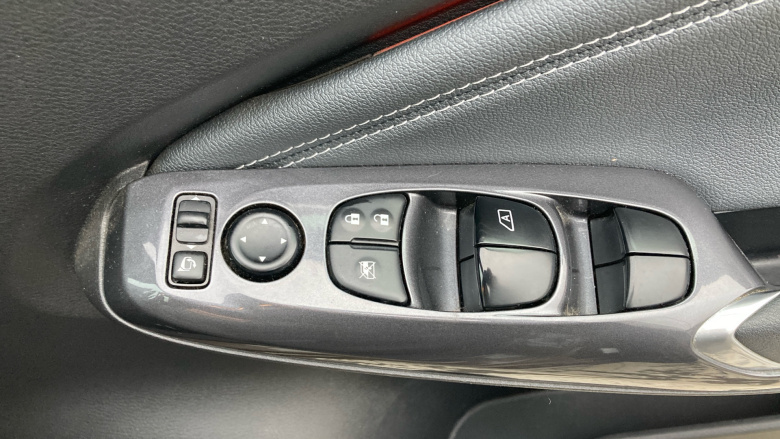 Nissan Juke 1.0 DiG-T 114 Tekna 5dr Petrol Hatchback